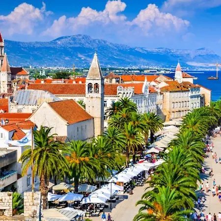 Luxury Evala Τρογκίρ