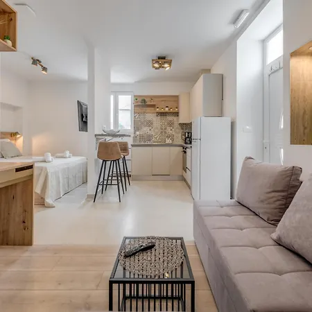 Διαμέρισμα Luxury Evala Τρογκίρ