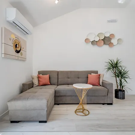 Luxury Evala * Τρογκίρ