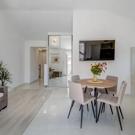 Luxury Evala * Τρογκίρ