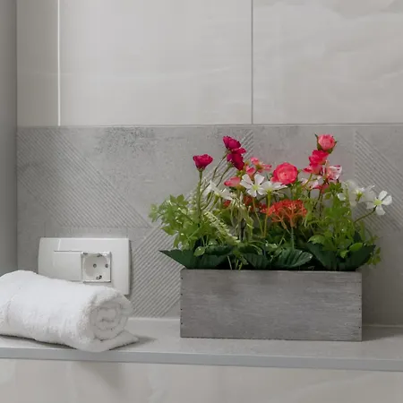 Luxury Evala Τρογκίρ